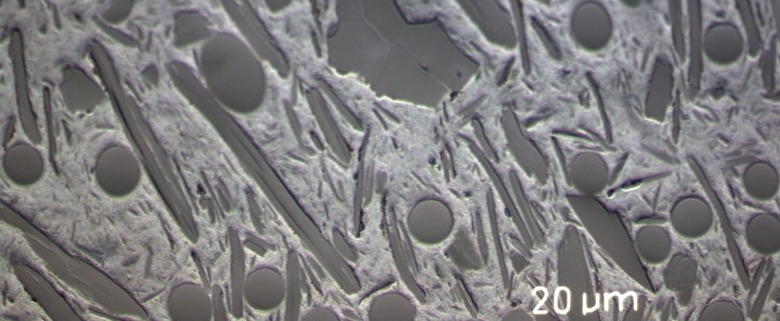 Mikroskopische Aufnahme an glasfaserverstärktem Thermoplast - 500 fach Mikroskopie von Kunststoffen