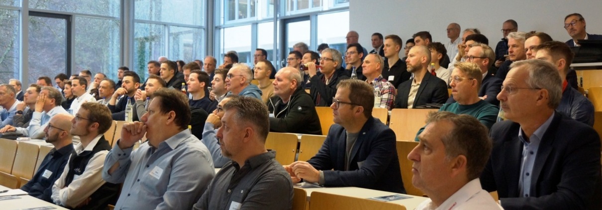 Interessierte Teilnehmer bei den Fachvorträgen