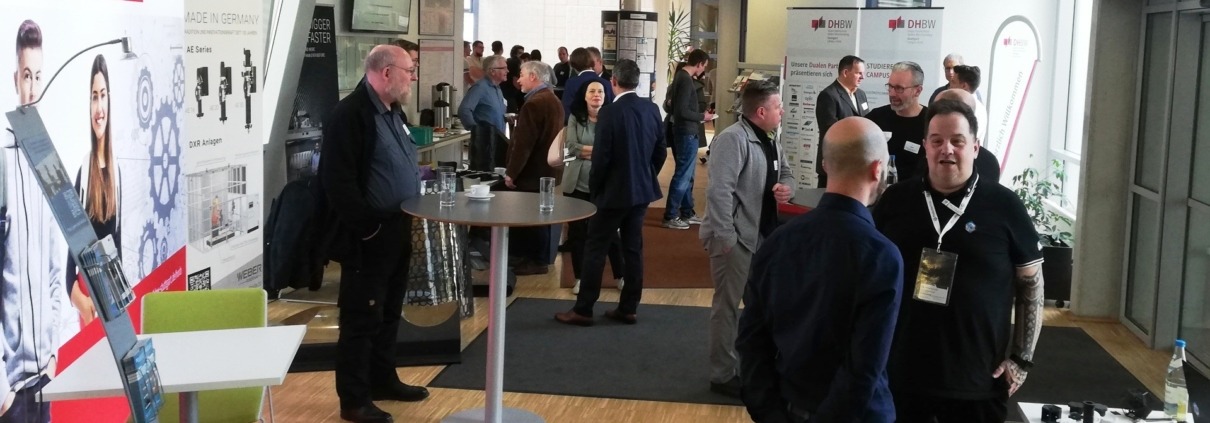 4. Additive Manufacturing Day - Besucher im Foyer Additive Manufacturing Day 2024
