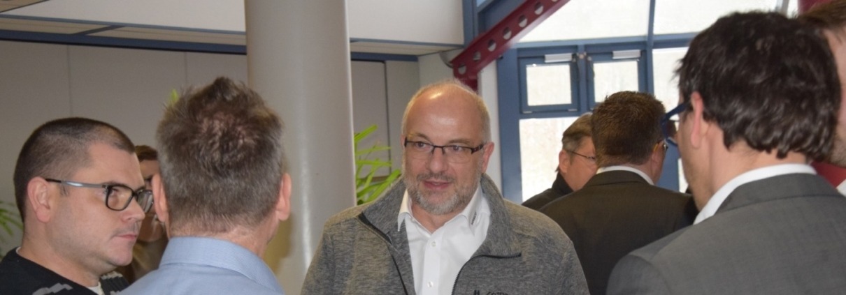 Horber Werkzeugtag 2019 - Teilnehmer im Foyer Teilnehmer bei Fachgesprächen